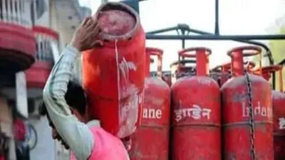 lpg price 1 january  नए साल की पहली सुबह को ही एलपीजी सिलेंडर हुआ इतना सस्ता  लोगों को मिली यह राहत भरी खबर