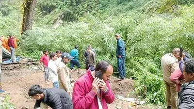 यात्रियों से भरा बोलरो वाहन हुआ दुर्घटनाग्रस्त  13 घायलों का किया रेस्क्यू  एक लापता