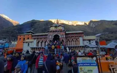 badrinath dham  आज ठीक 9 07 पर रात को बंद हो जाएंगे बद्रीनाथ कपाट के धाम