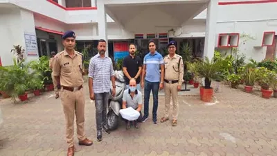 स्कूटी से चार लाख की चरस लेकर घूम रहें तस्कर को पुलिस ने किया गिरफ्तार